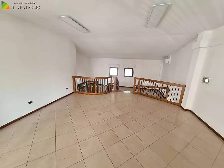 Immagine 8 di Negozio in affitto  a Maranello