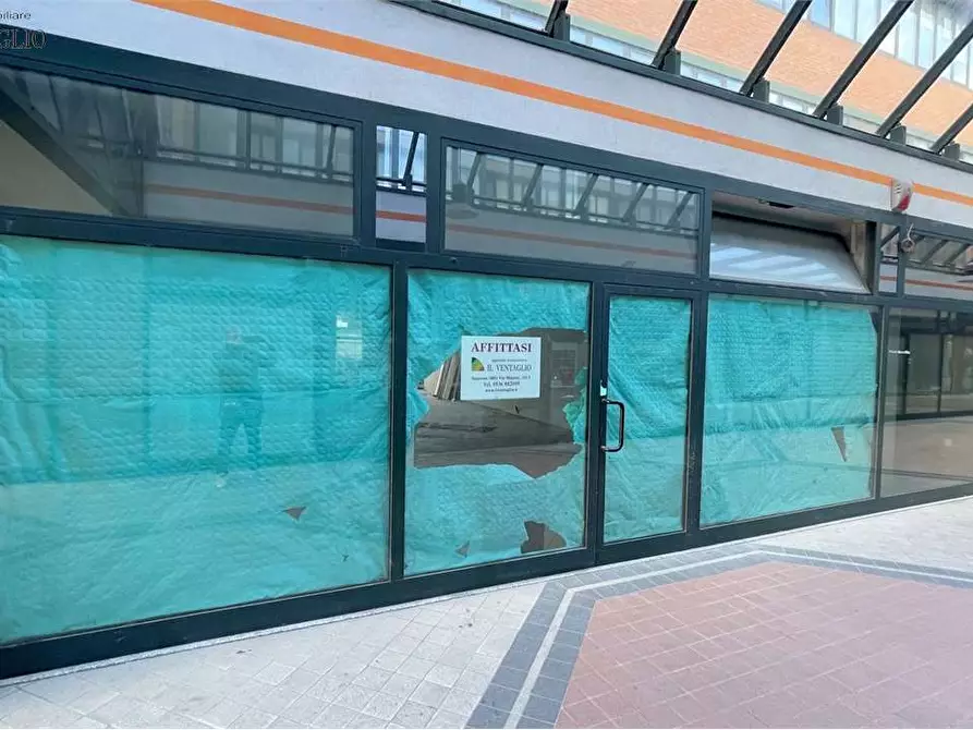 Immagine 3 di Negozio in affitto  a Sassuolo