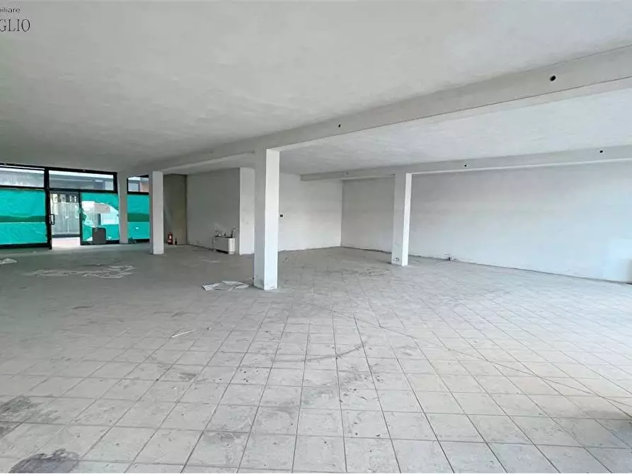 Immagine 6 di Negozio in affitto  a Sassuolo