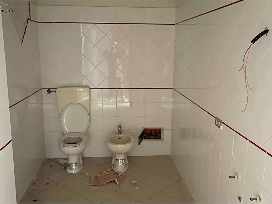 Immagine 7 di Negozio in affitto  a Sassuolo