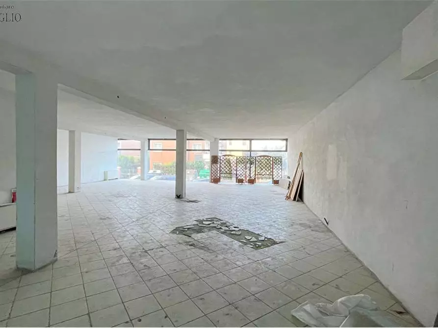 Immagine 8 di Negozio in affitto  a Sassuolo