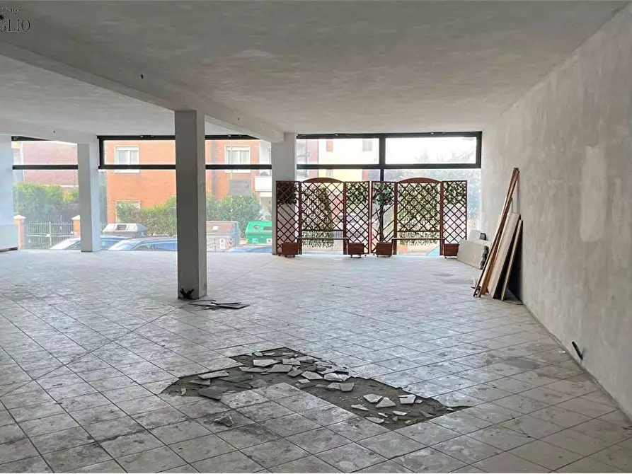 Immagine 9 di Negozio in affitto  a Sassuolo