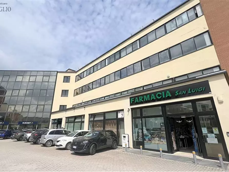 Immagine 8 di Ufficio in vendita  a Sassuolo