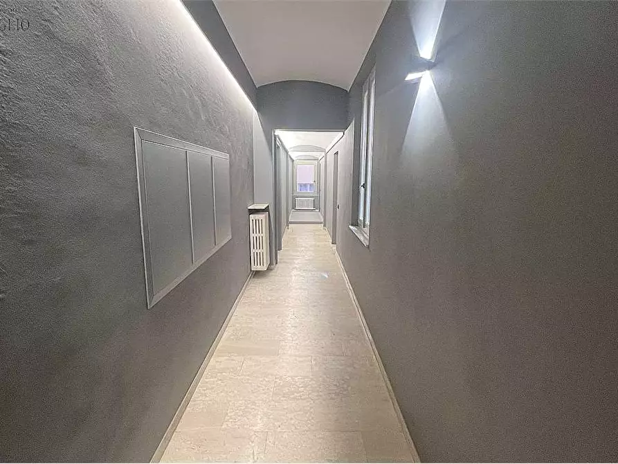 Immagine 10 di Ufficio in affitto  a Modena