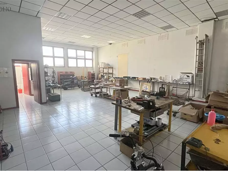 Immagine 3 di Ufficio in vendita  a Sassuolo