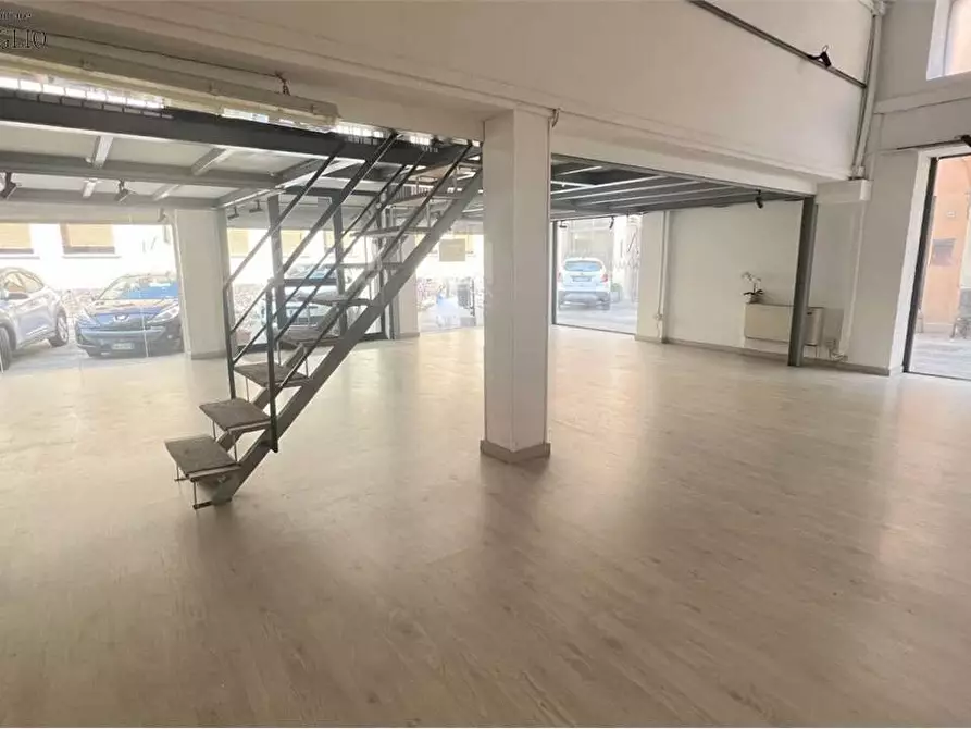 Immagine 2 di Negozio in affitto  a Sassuolo