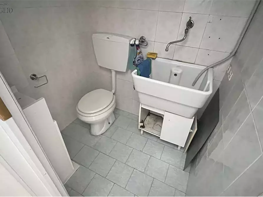 Immagine 8 di Negozio in affitto  a Sassuolo