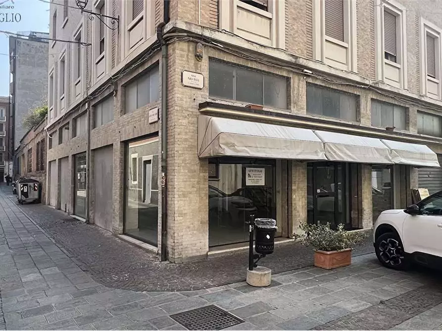 Immagine 9 di Negozio in affitto  a Sassuolo