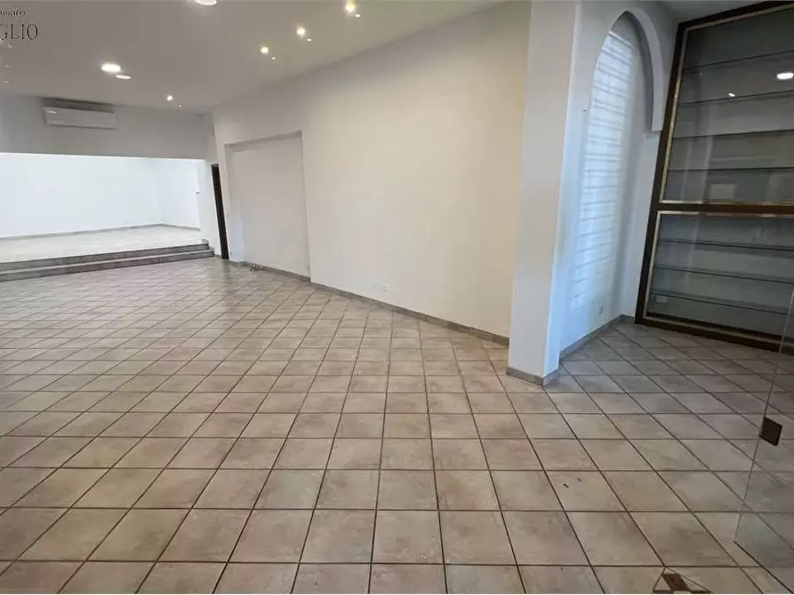 Immagine 1 di Negozio in affitto  a Sassuolo