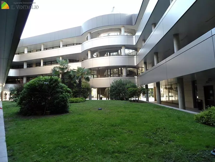 Immagine 7 di Ufficio in vendita  a Sassuolo