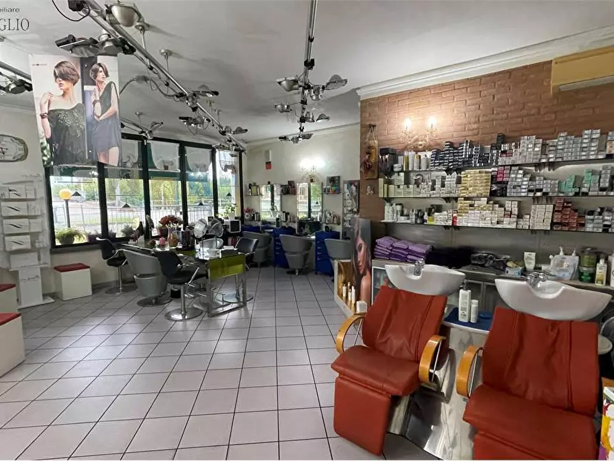 Immagine 1 di Negozio in vendita  a Casalgrande