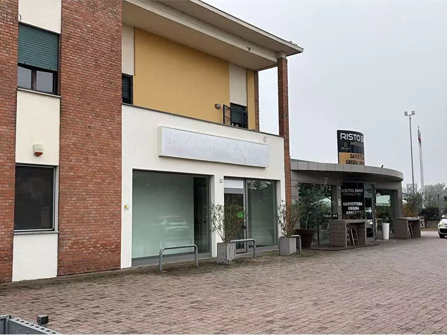 Immagine 1 di Negozio in affitto  a Rubiera