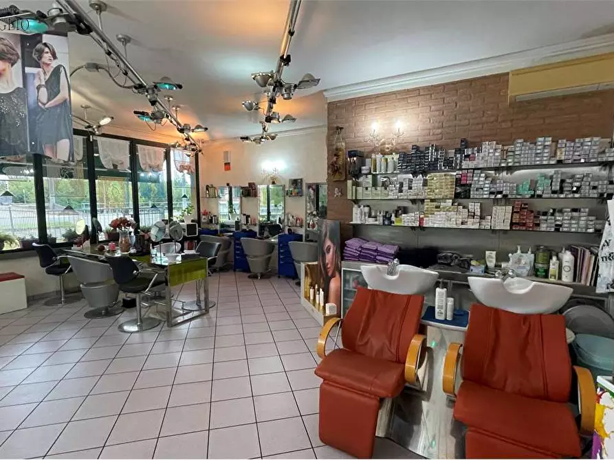 Immagine 4 di Negozio in affitto  a Casalgrande