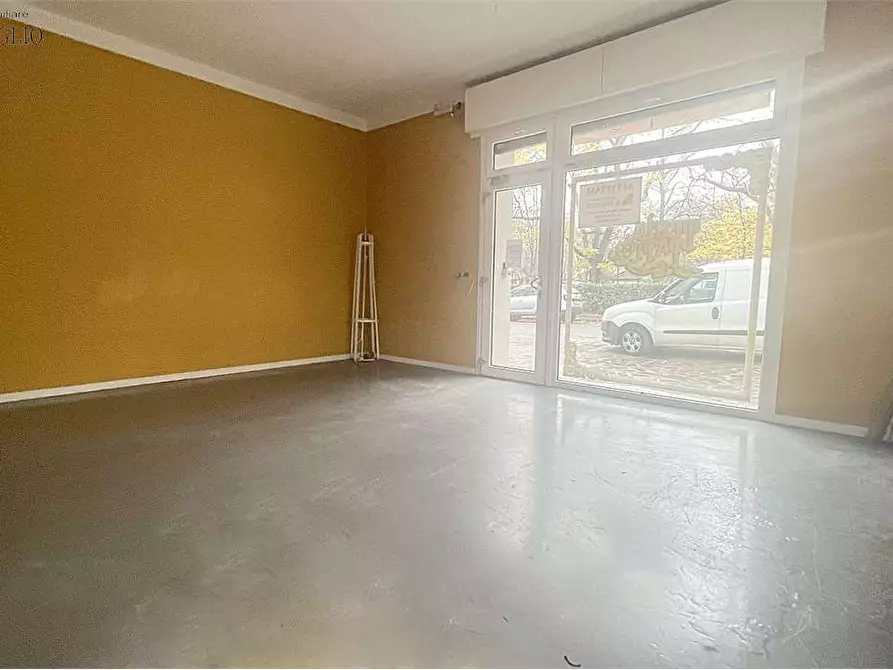 Immagine 2 di Negozio in affitto  a Sassuolo