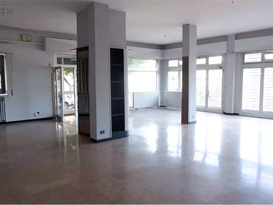 Immagine 1 di Negozio in vendita  a Sassuolo