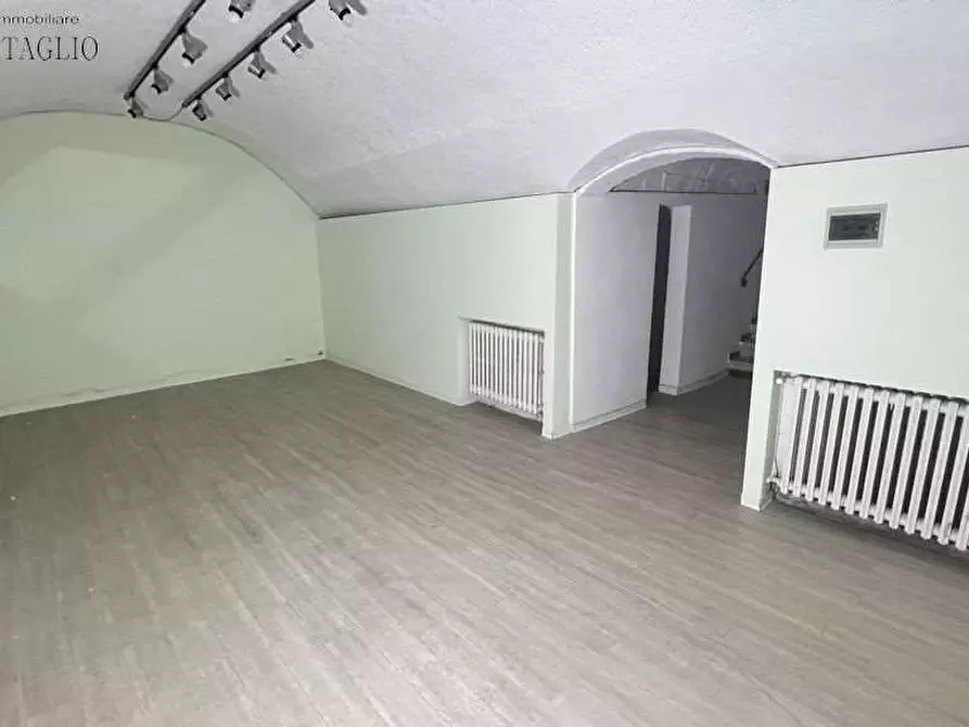 Immagine 8 di Negozio in affitto  a Sassuolo