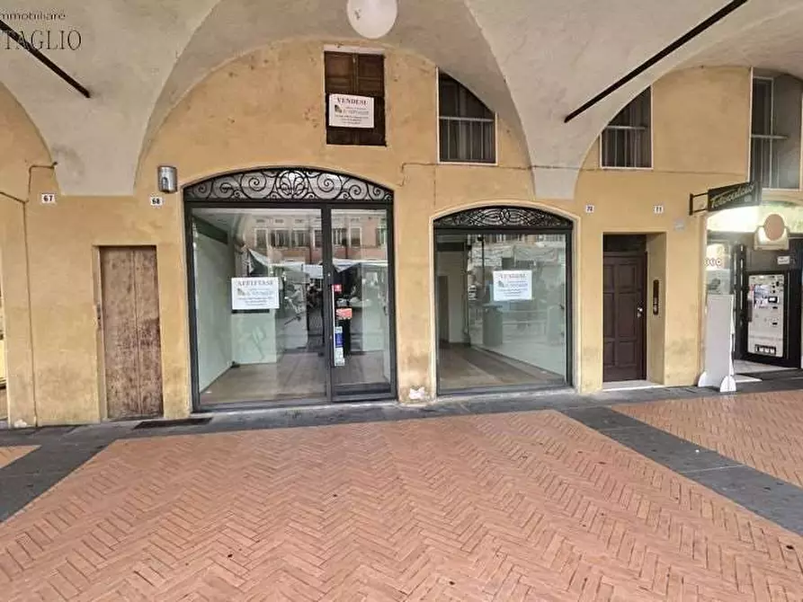 Immagine 1 di Negozio in affitto  a Sassuolo