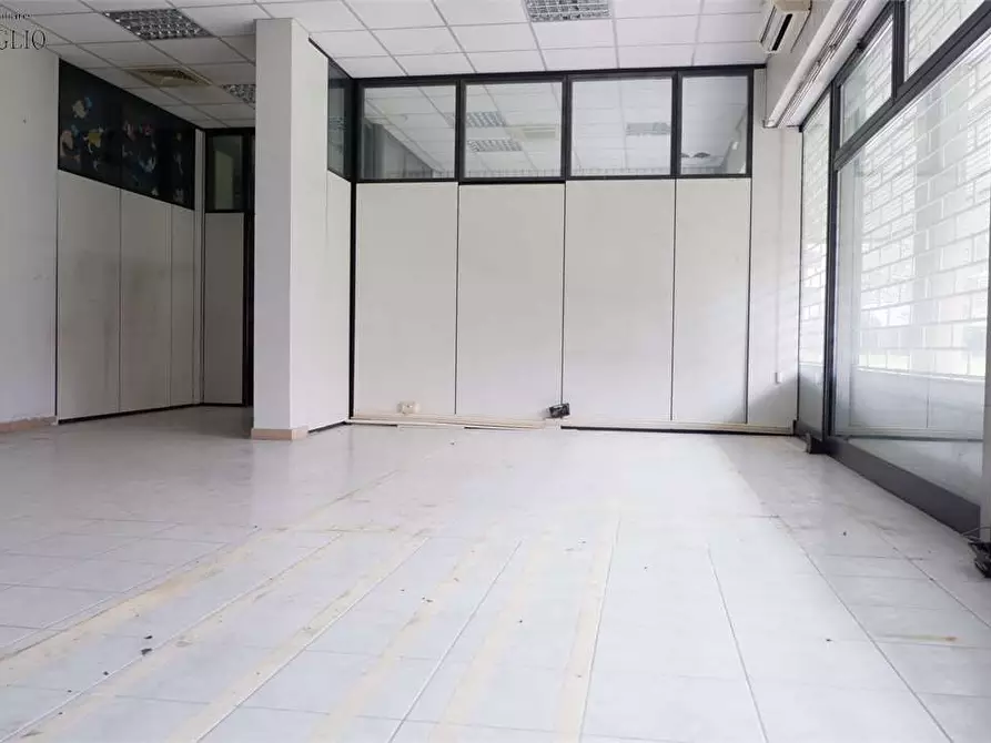 Immagine 5 di Negozio in affitto  in Via Mazzini  158 a Sassuolo