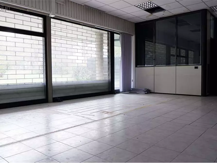 Immagine 3 di Negozio in affitto  in Via Mazzini  158 a Sassuolo