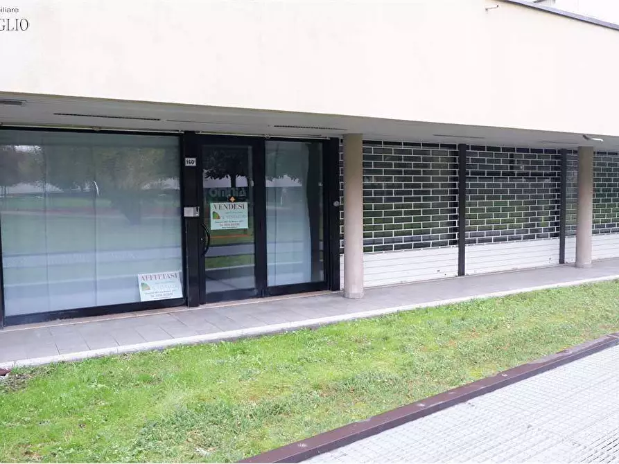 Immagine 1 di Negozio in affitto  in Via Mazzini  158 a Sassuolo