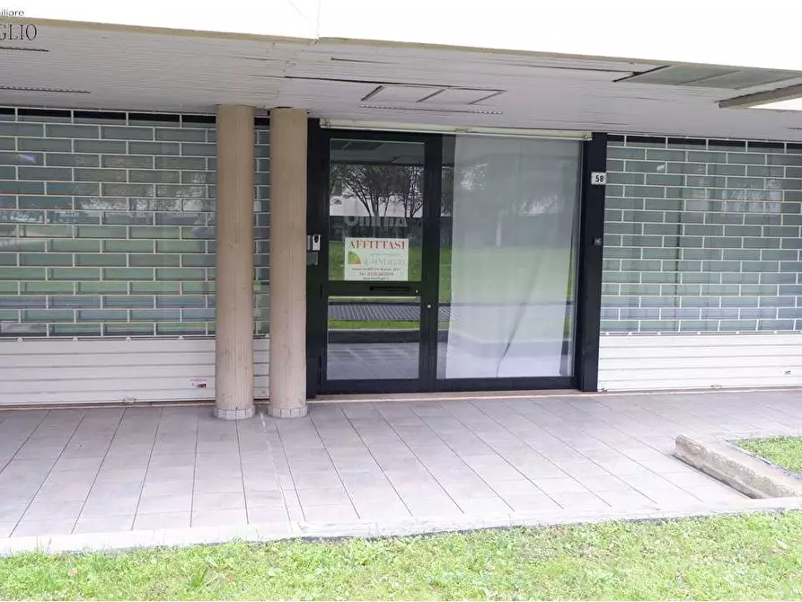 Immagine 8 di Negozio in affitto  a Sassuolo