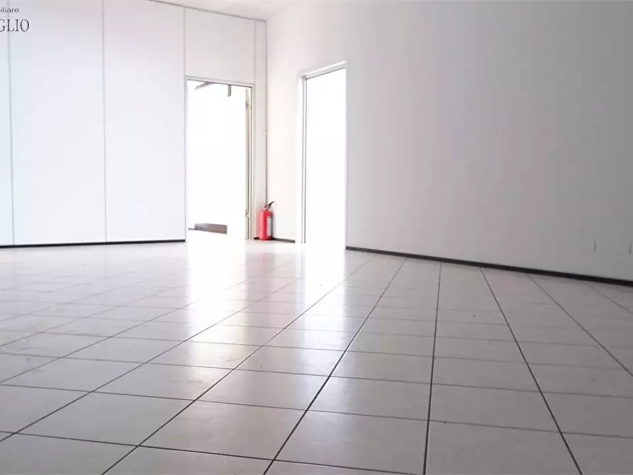 Immagine 4 di Negozio in vendita  a Sassuolo