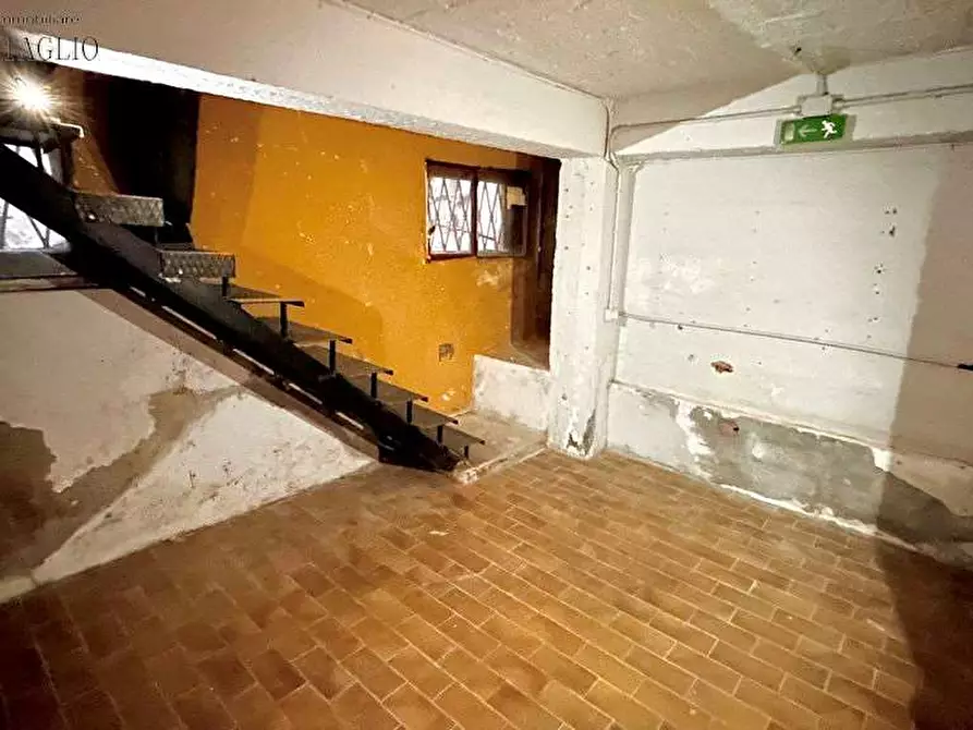 Immagine 6 di Negozio in affitto  a Sassuolo