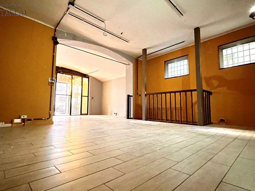 Immagine 5 di Negozio in affitto  a Sassuolo