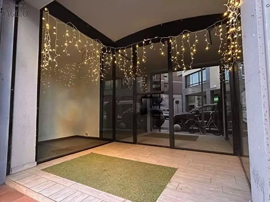 Immagine 1 di Negozio in affitto  a Sassuolo