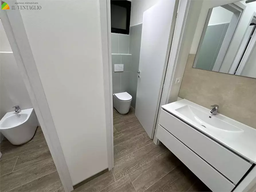 Immagine 8 di Ufficio in affitto  a Sassuolo