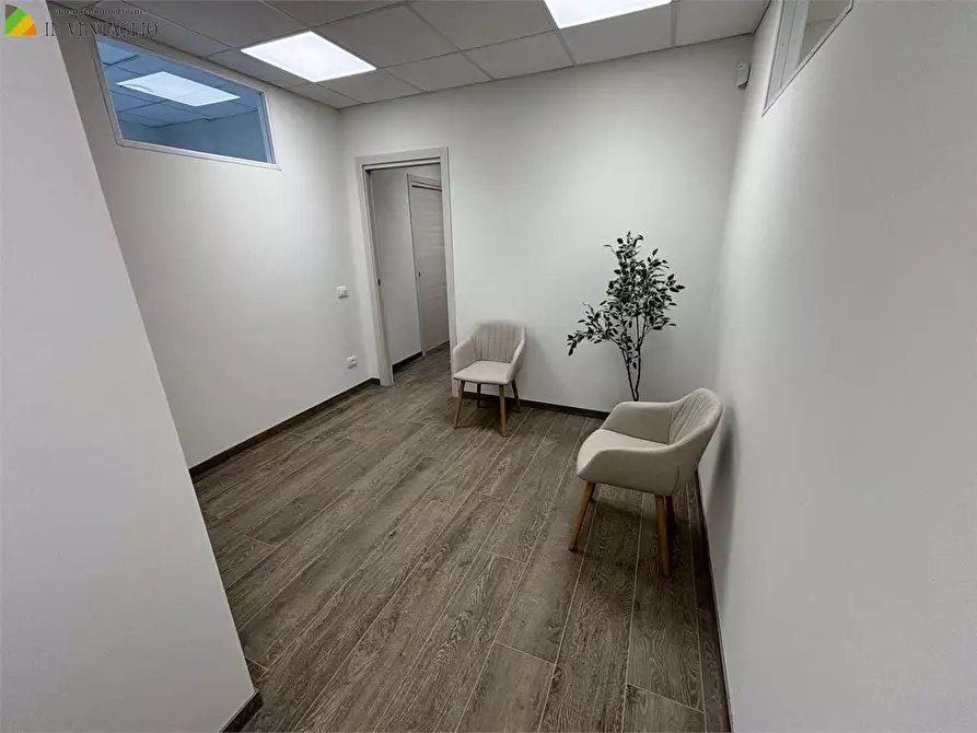 Immagine 6 di Ufficio in affitto  a Sassuolo