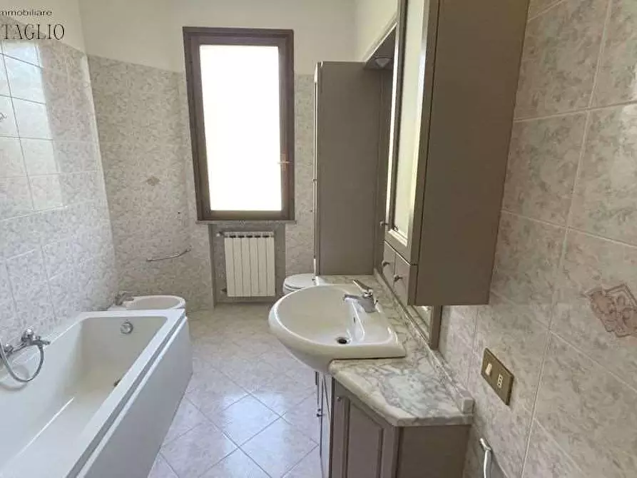 Immagine 6 di Trilocale in affitto  a Castellarano