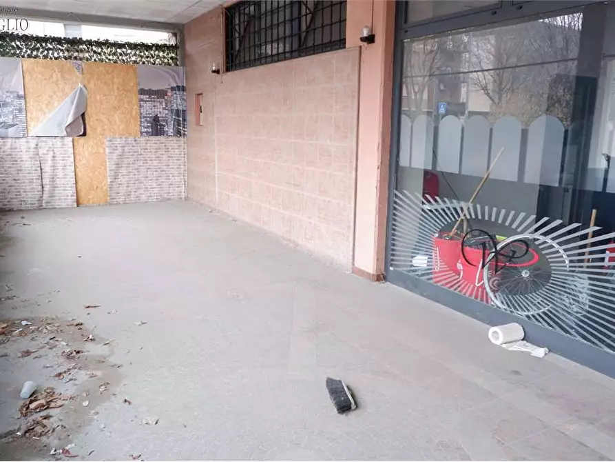 Immagine 13 di Negozio in vendita  a Sassuolo