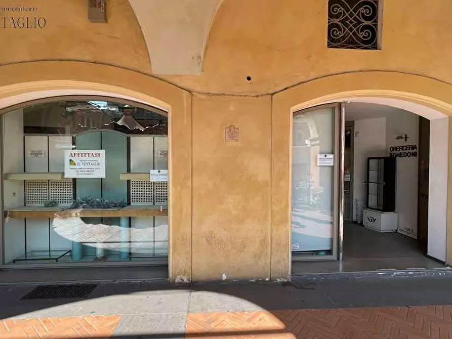 Immagine 1 di Negozio in affitto  a Sassuolo