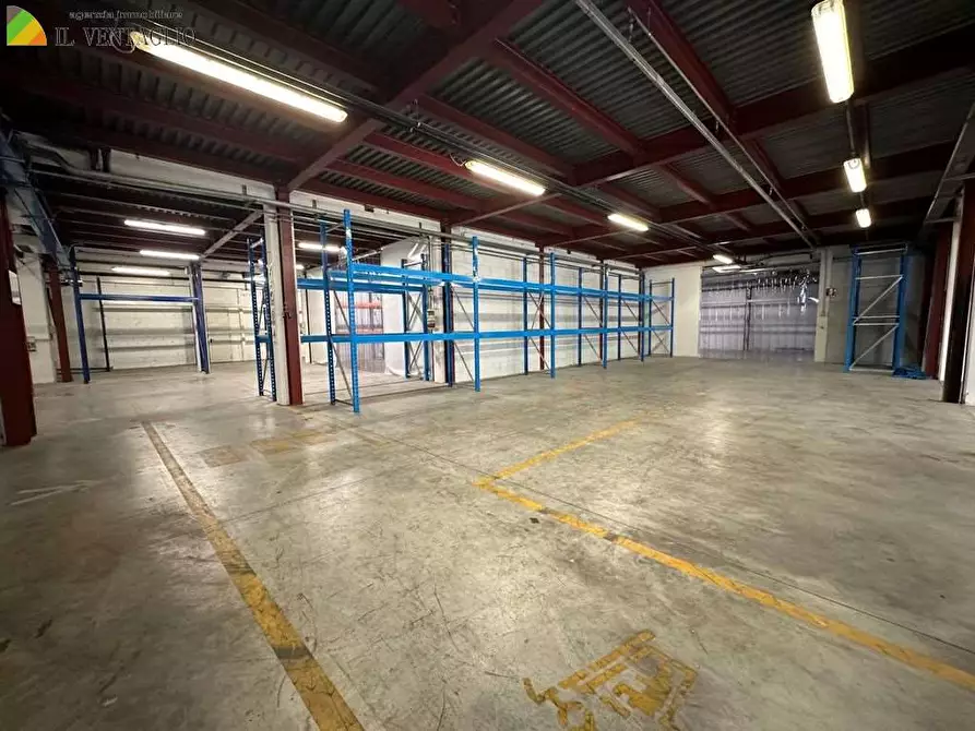 Immagine 10 di Capannone industriale in vendita  a Sassuolo