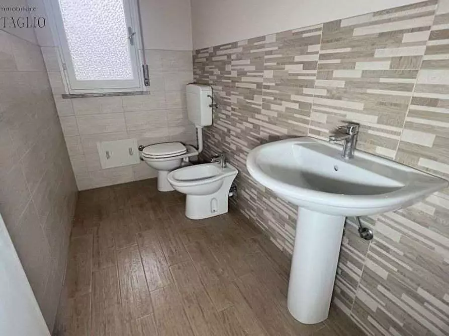 Immagine 6 di Ufficio in affitto  a Sassuolo