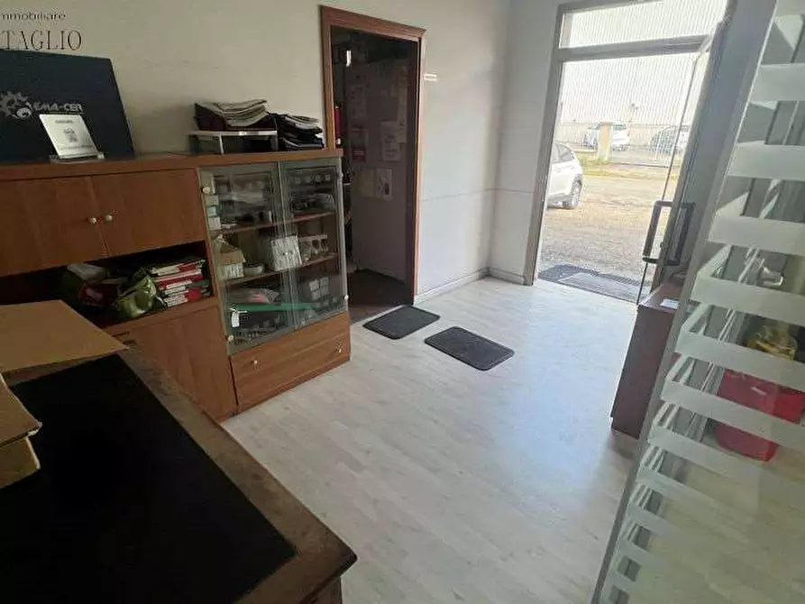 Immagine 5 di Capannone industriale in vendita  a Sassuolo