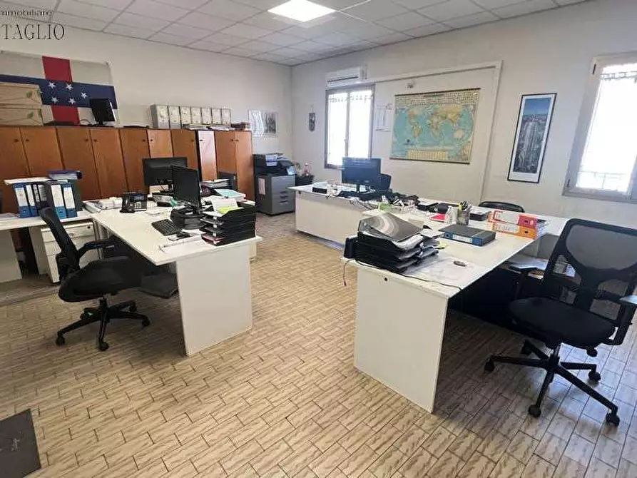 Immagine 11 di Capannone industriale in vendita  a Sassuolo