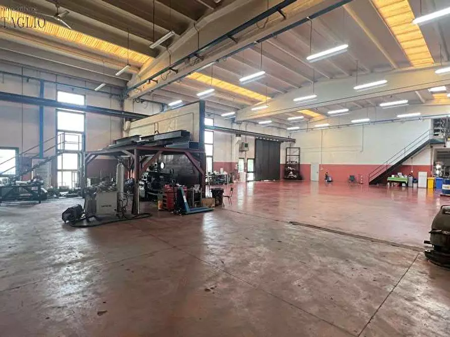 Immagine 6 di Capannone industriale in vendita  a Casalgrande