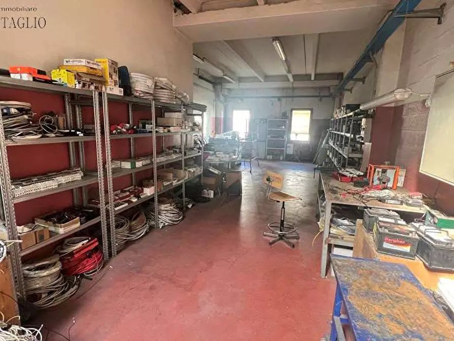 Immagine 9 di Capannone industriale in vendita  a Casalgrande