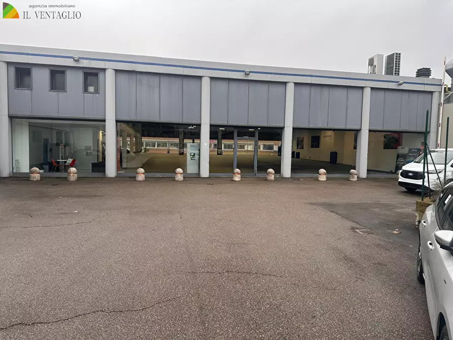Immagine 1 di Negozio in vendita  a Sassuolo