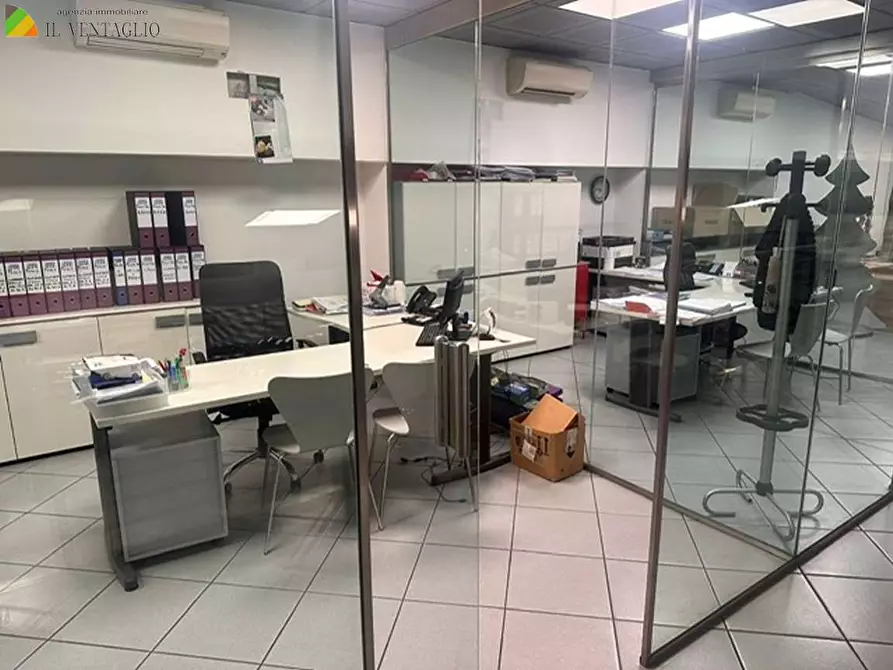 Immagine 6 di Negozio in vendita  a Sassuolo