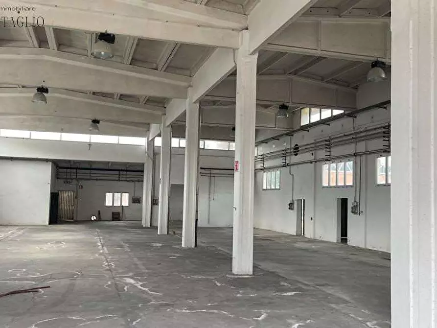 Immagine 11 di Capannone industriale in affitto  a Modena