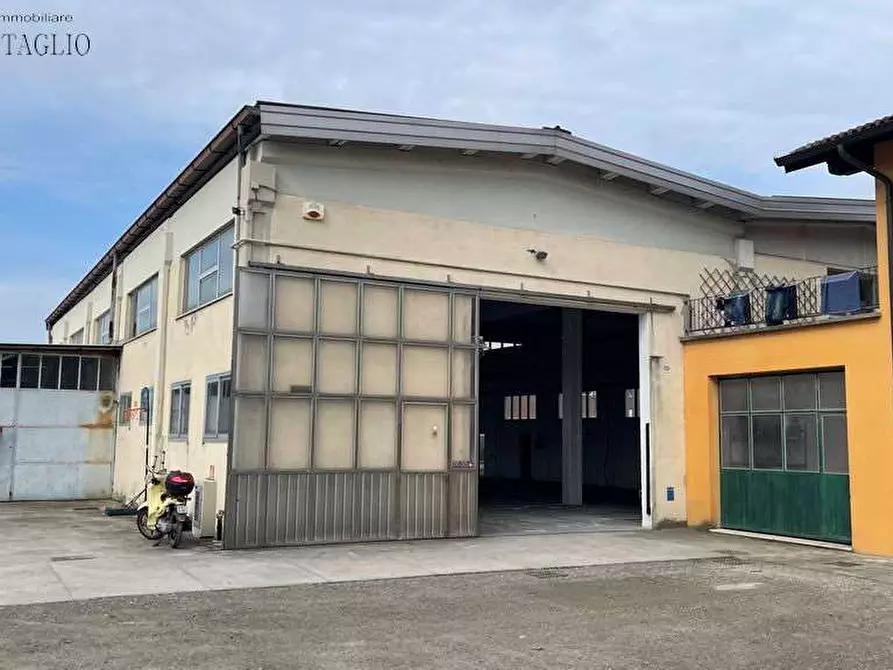 Immagine 1 di Capannone industriale in affitto  a Modena