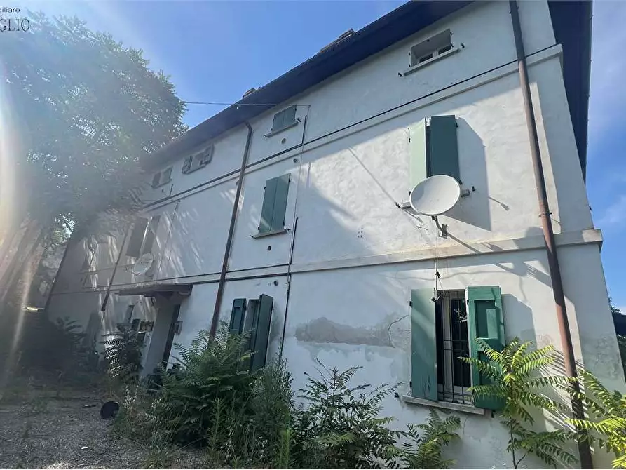 Immagine 2 di Stabile in vendita  a Castellarano