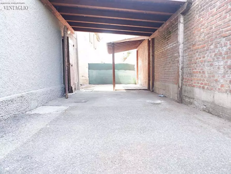Immagine 5 di Negozio in affitto  a Sassuolo