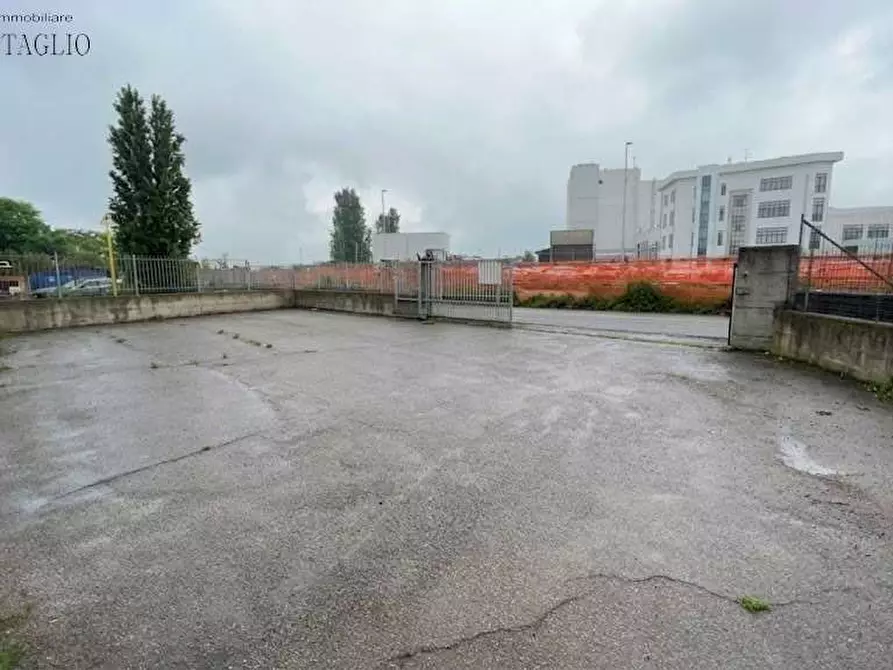 Immagine 5 di Capannone industriale in affitto  a Sassuolo