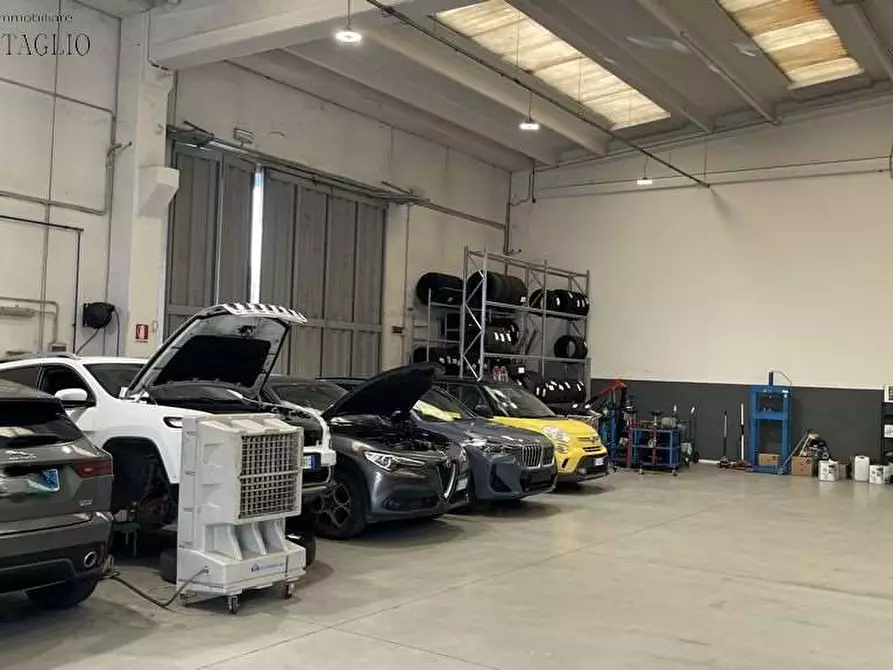 Immagine 1 di Capannone industriale in vendita  a Modena