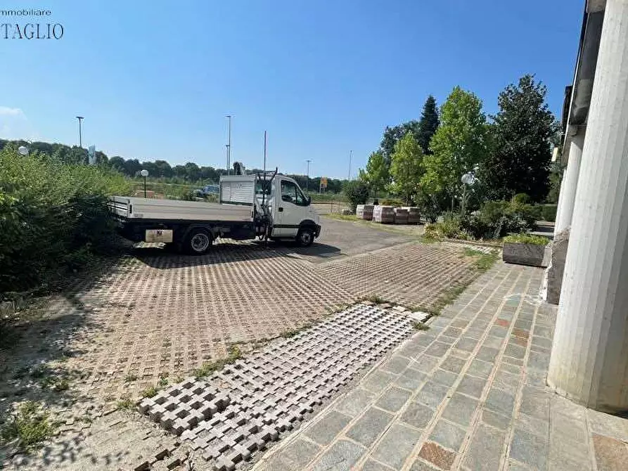 Immagine 7 di Laboratorio in affitto  a Formigine