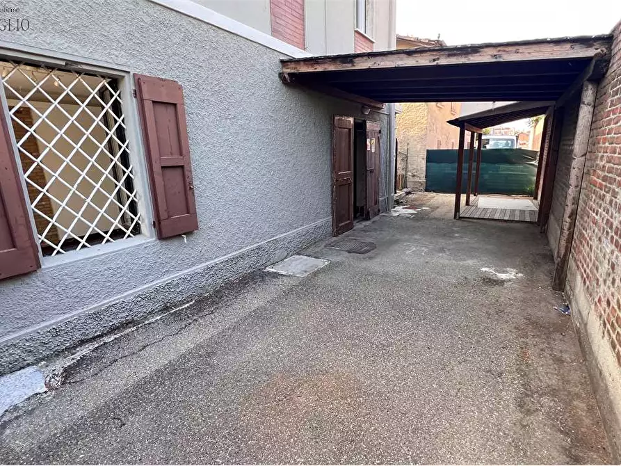 Immagine 13 di Negozio in affitto  a Sassuolo